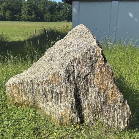 Felsen/Monolith Steinrinde, Gneis grau/beige 
ca. 120x160x50 cm