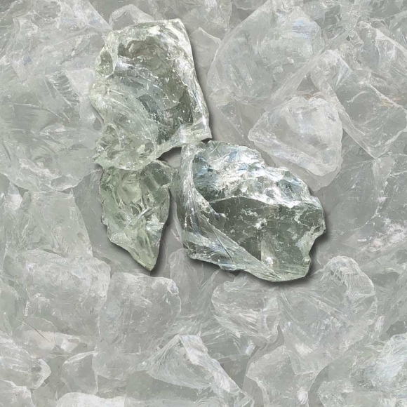 Mustersteine der 
Glasbrocken transparent