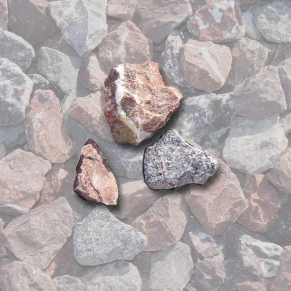 Mustersteine der 
Gabionenfüllung Marmor rot-bunt