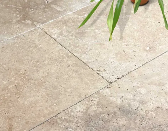 Terrassenplatten Travertin Classic beige-braun – Mediterranes Wohngefühl für Ihre Terrasse