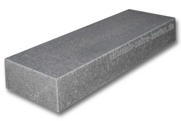 Blockstufen Granit anthrazit – elegante & rutschfeste Naturstein-Treppenstufen für den Außenbereich