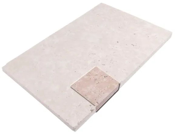 Handmuster von Terrassenplatten Travertin Vanilla