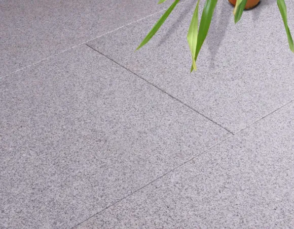 Terrassenplatten Granit hellgrau | naturstein-online-kaufen.de