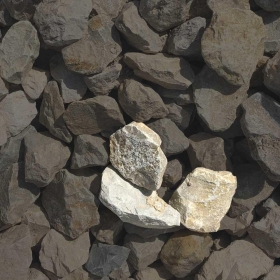 Mustersteine der 
Gabionenfüllung Jura Kalkstein gelb-grau