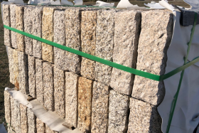 Bordstein Granit gelb 100x25x10 | naturstein-online-kaufen.de