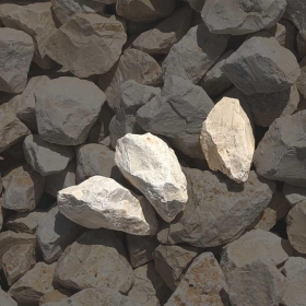 Mustersteine der 
Gabionenfüllung Jura Kalkstein