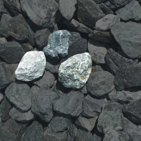 Mustersteine der 
Gabionenfüllung Verde Alpi