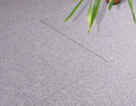 Terrassenplatten Granit hell grau – hochwertige Granitplatten für Terrasse & Garten