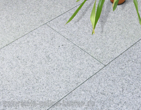 Terrassenplatten Granit hellgrau | naturstein-online-kaufen.de